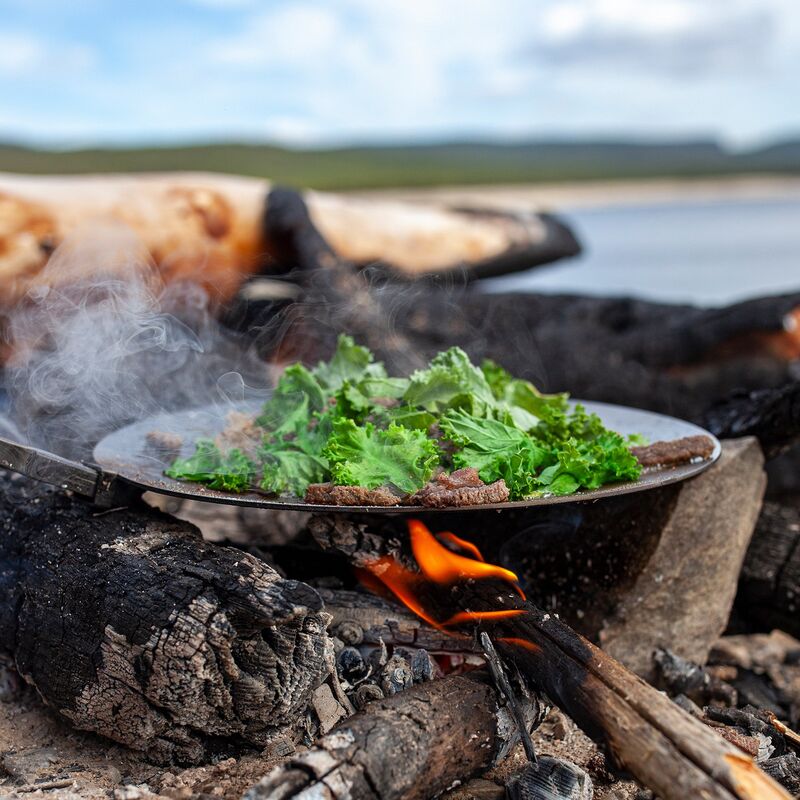 Leisku-retkipannu suojapussissa