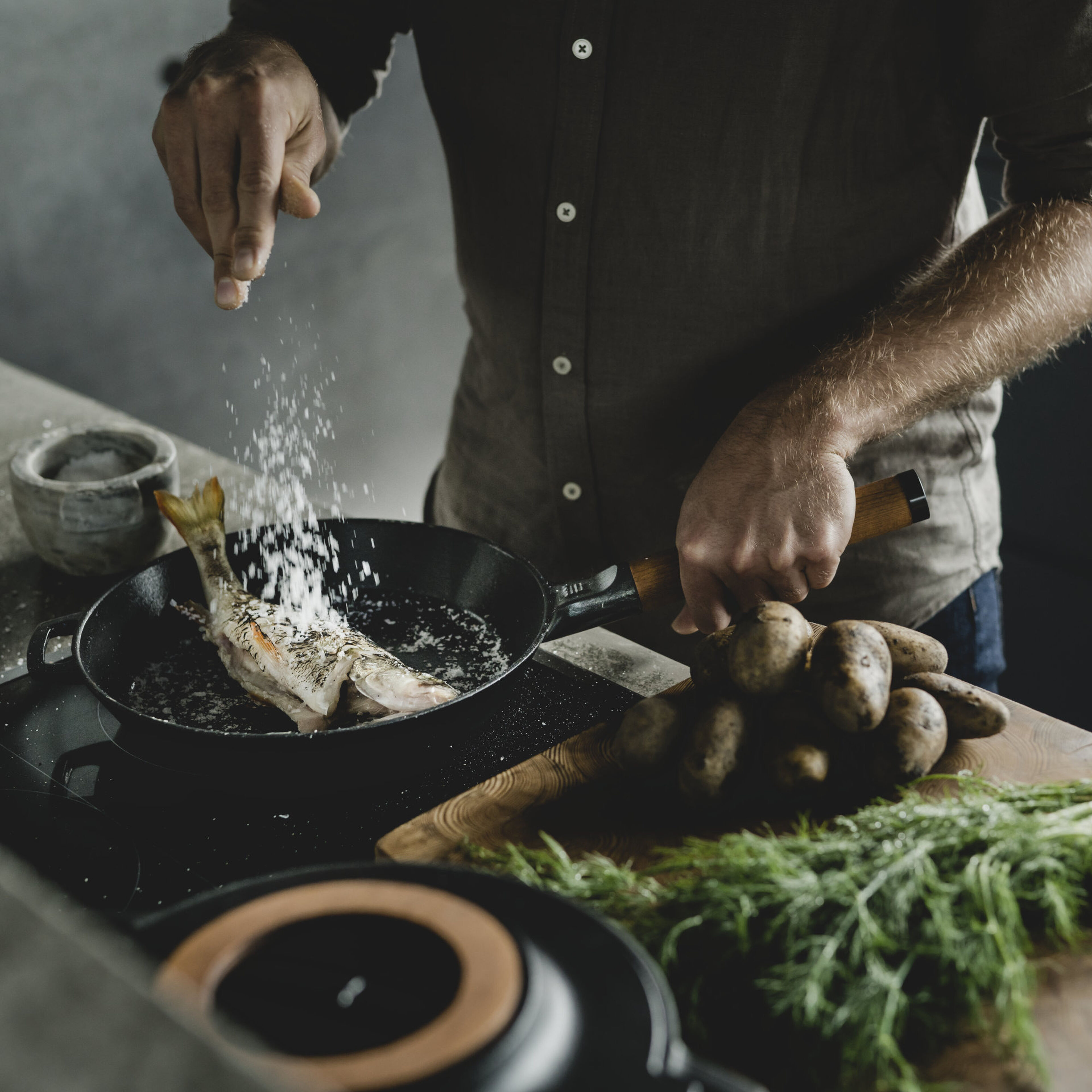 fiskars-norden-stegepande-stoebejern-26-cm-1026569-28389-4