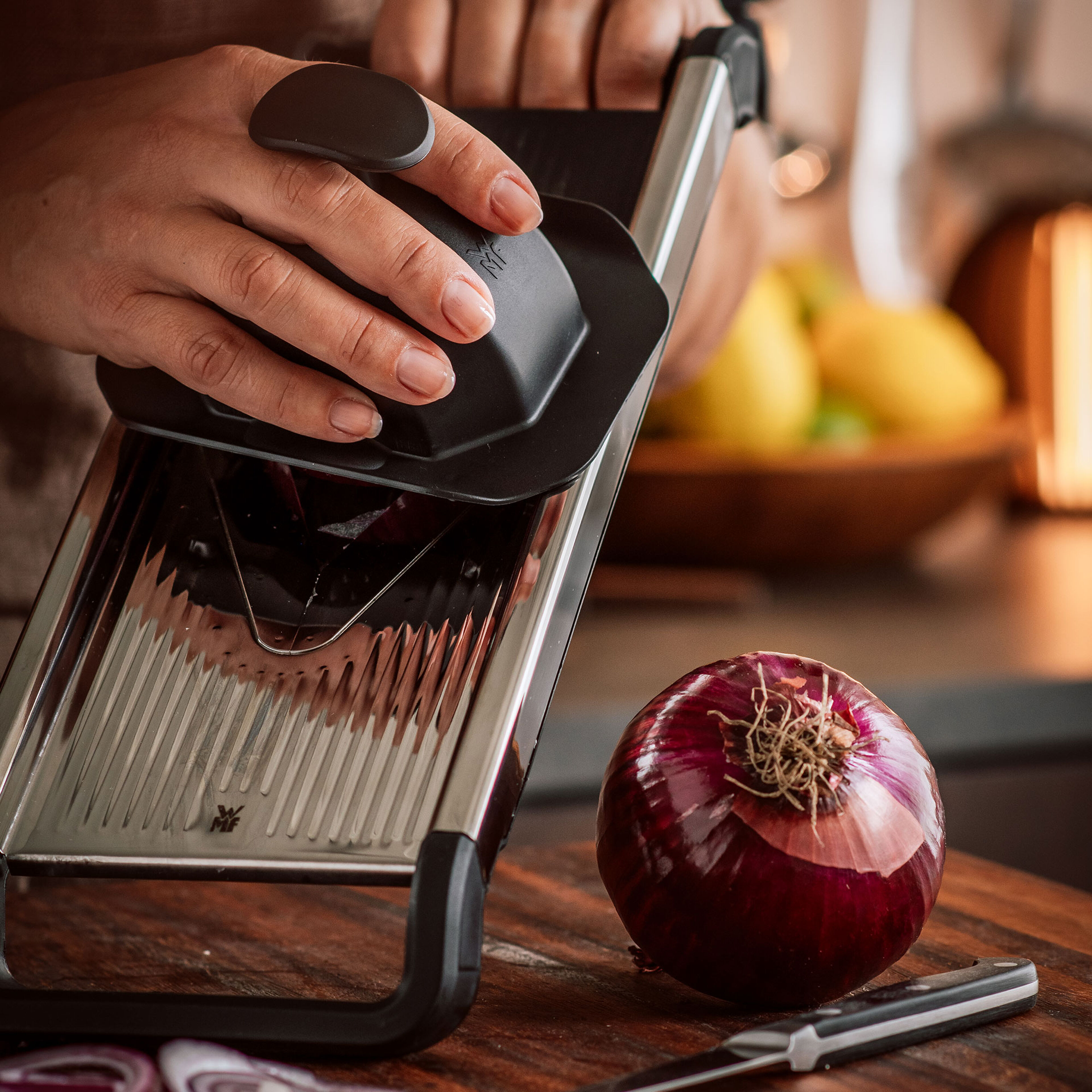 Mandolinjärn med behållare och 3 insatser