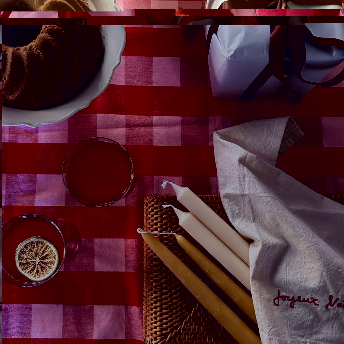 Paola dækkeserviet 250x145 cm, rød/rosa