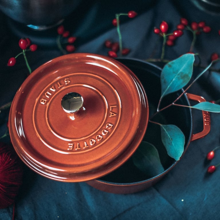 Pyöreä La Cocotte, 24 cm. 3,8 litraa, kanelinruskea