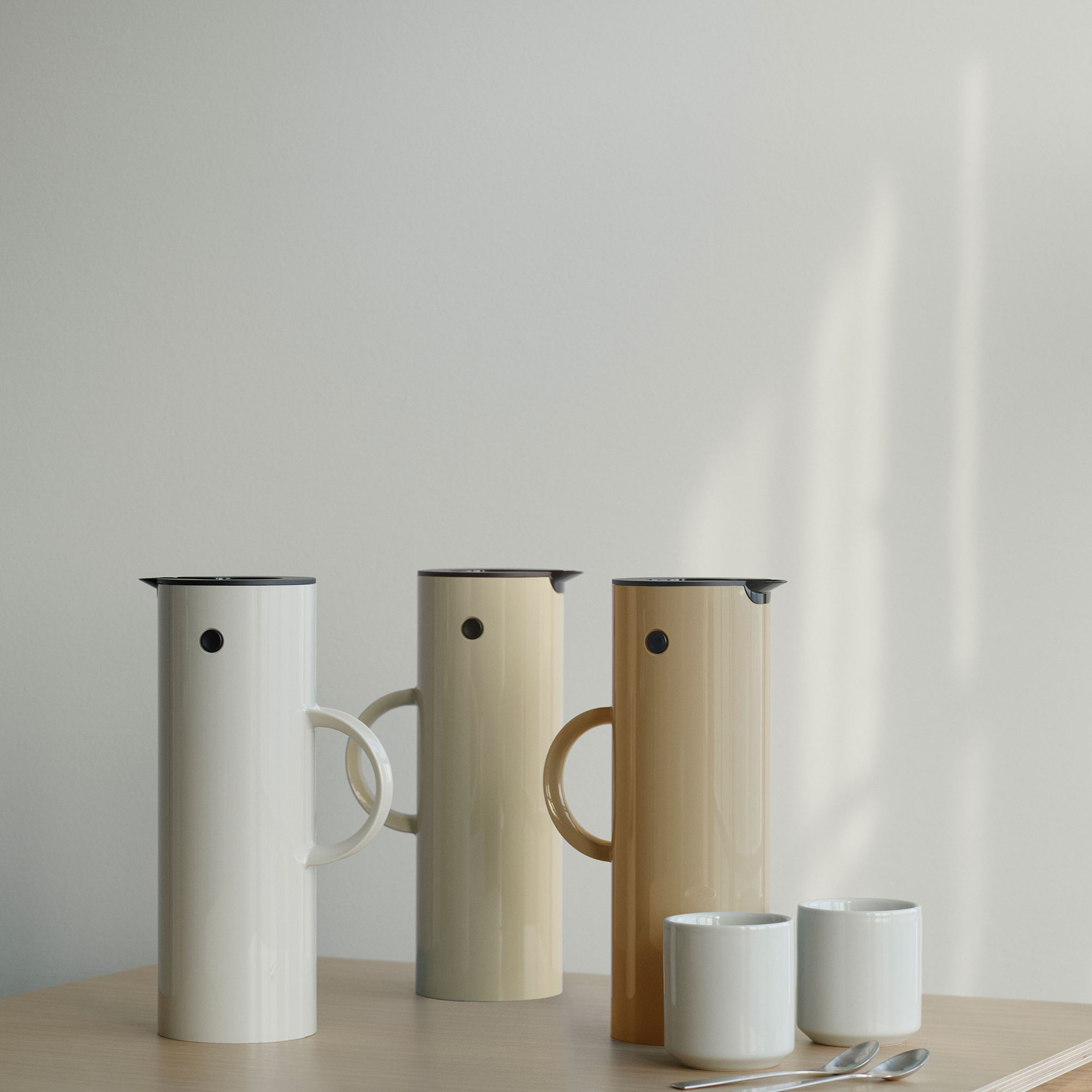 EM77 termoskanna, sand