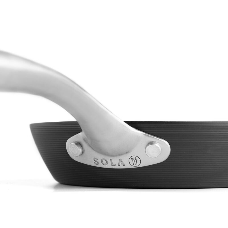 Onyx hiiliteräspannu 24 cm