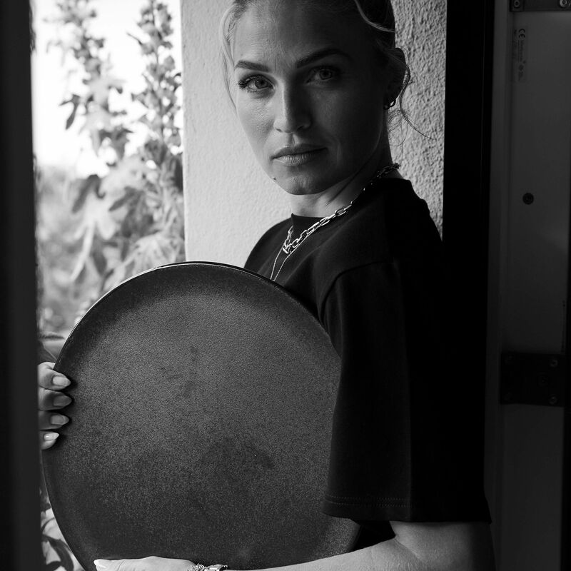 RAW pyöreä tarjoiluvati, 34 cm, titanium black