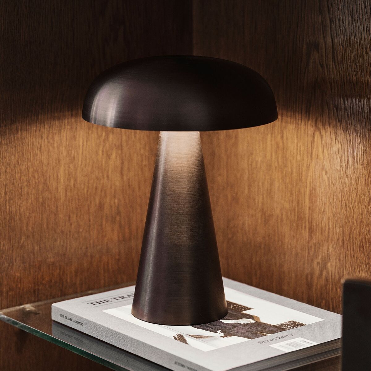 AndTradition Som SC53 bærbar lampe, bronzeret