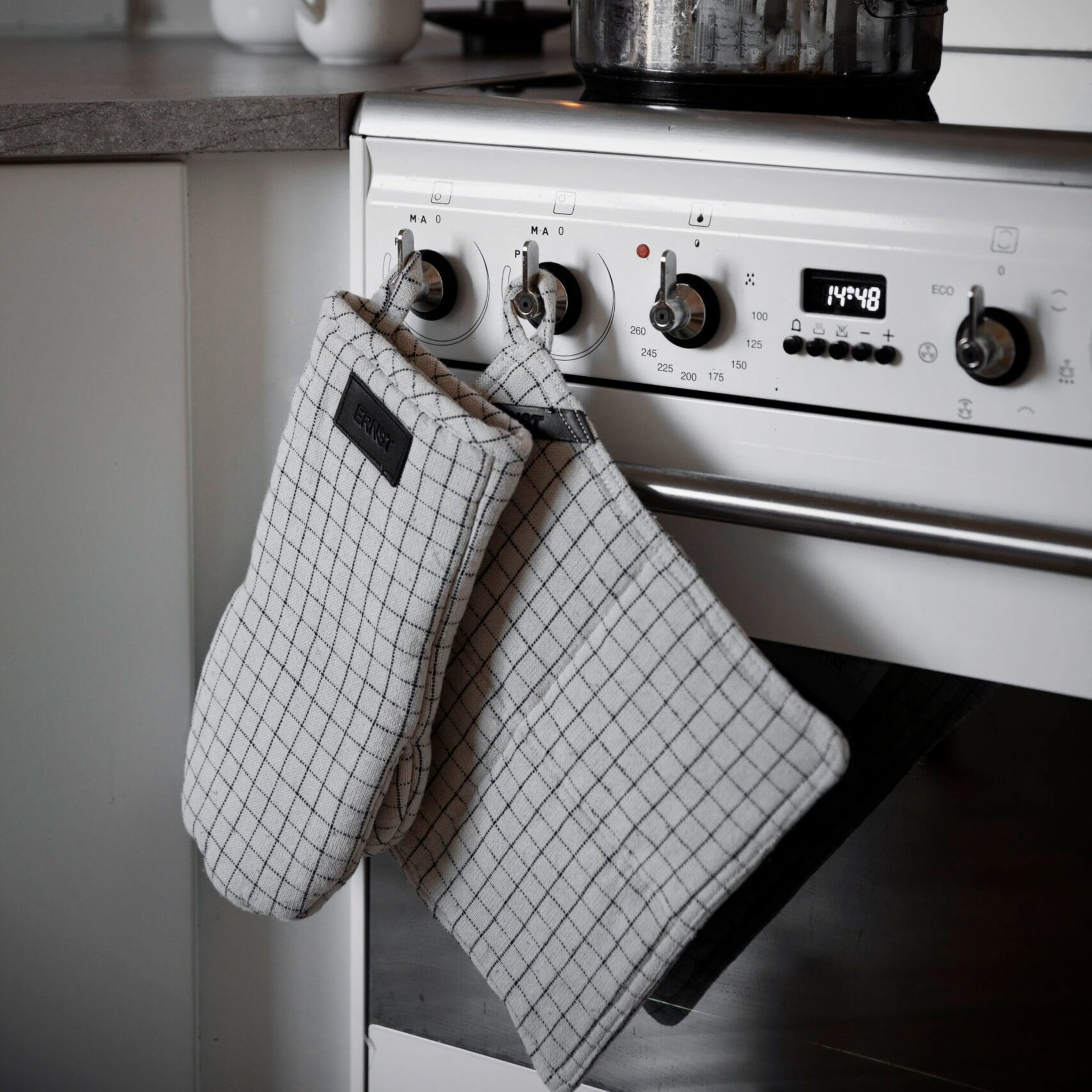 ernst-ternet-grydelap-25-cm-beige-sort-112027-59277-2