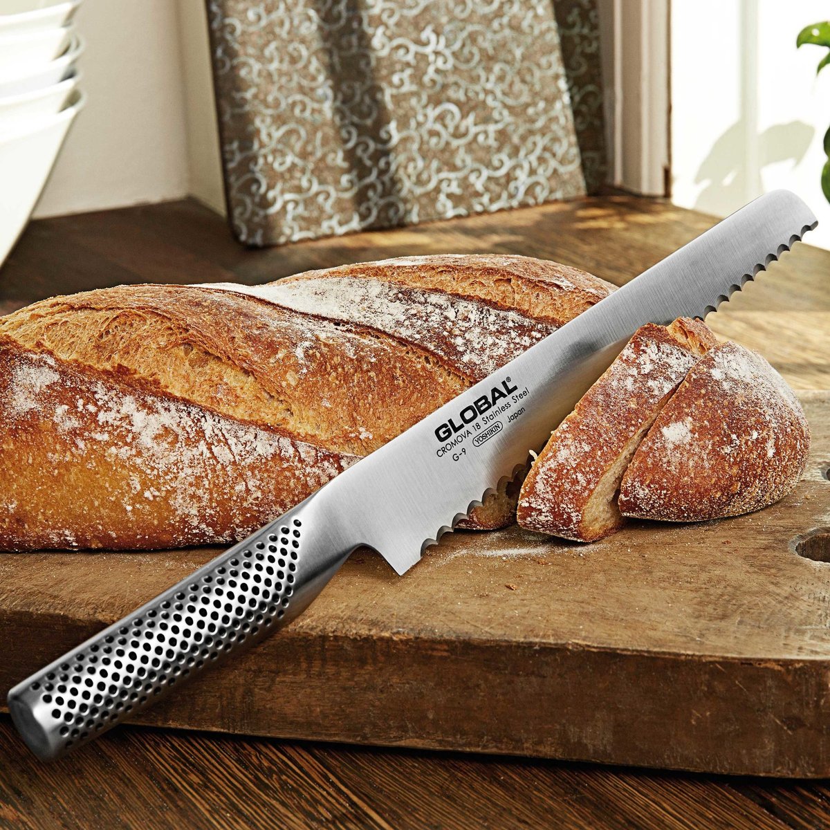 G-9 Brödkniv 22 cm Tandad
