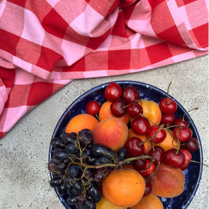 Paola bordsduk 180x145 cm, röd/rosa