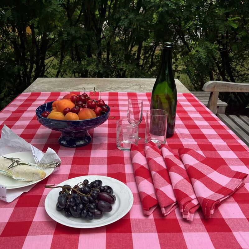 Paola bordsduk 330x145 cm, röd/rosa