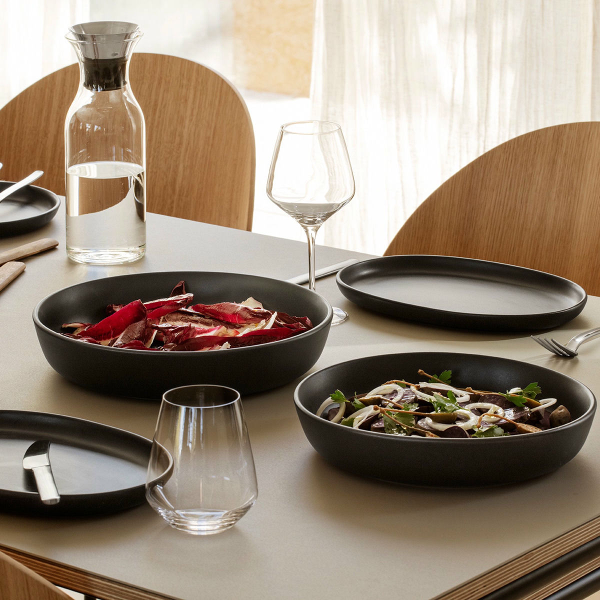 Nordic Kitchen lav salatskål 28 cm, sort