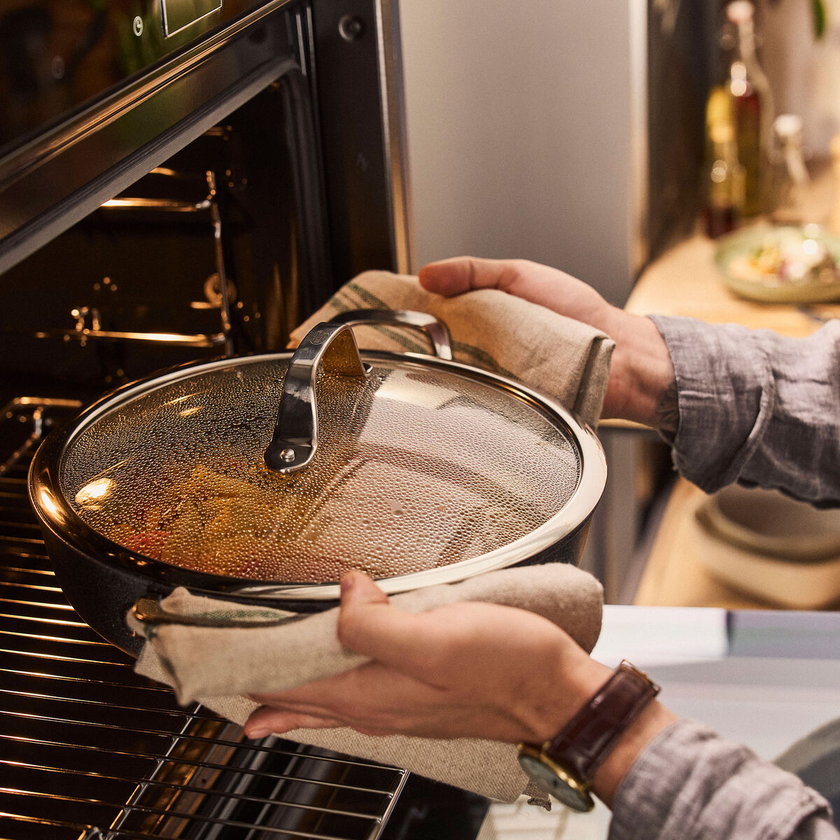 Salina tarjoilupannu kannella 28 cm, alumiini