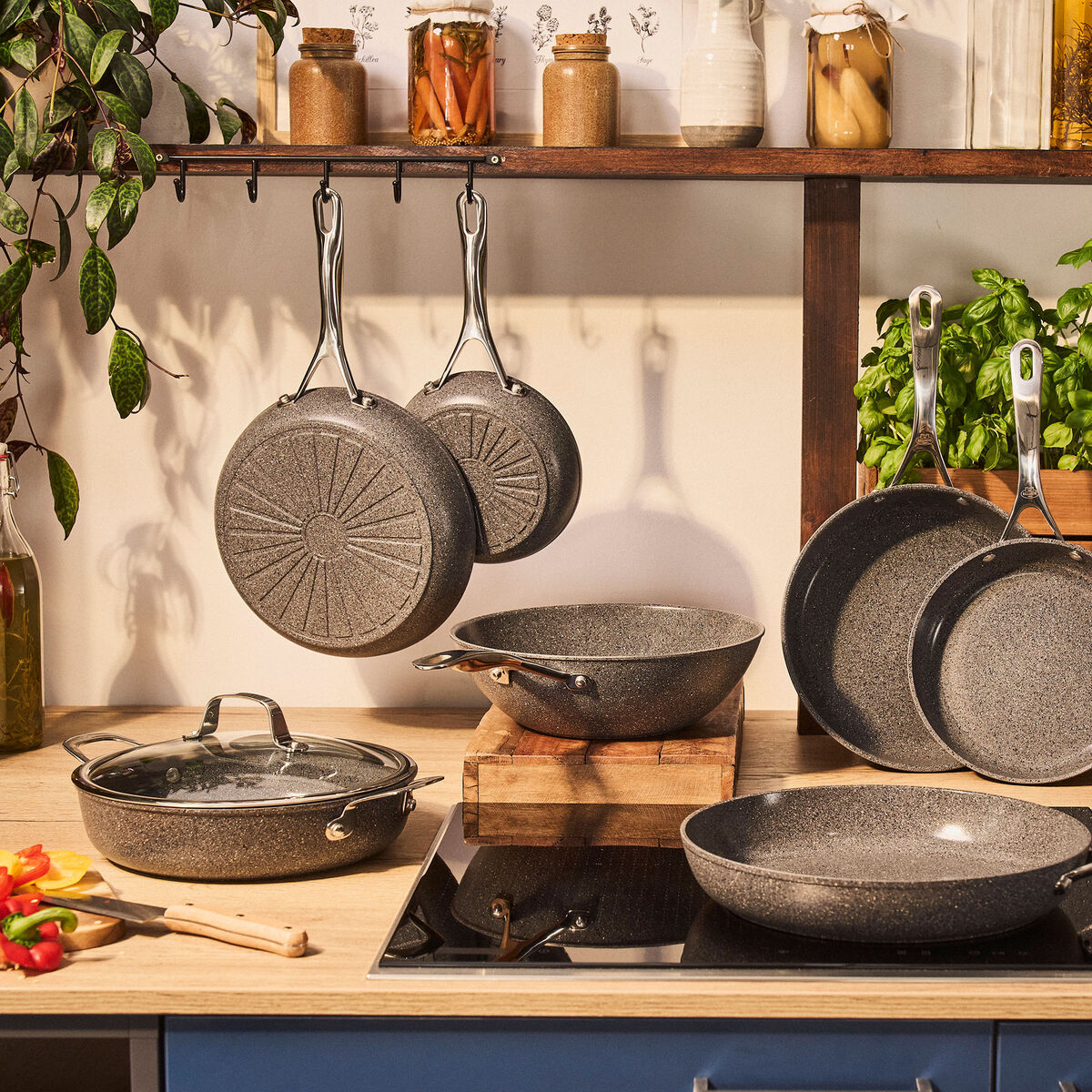 Salina tarjoilupannu kannella 28 cm, alumiini