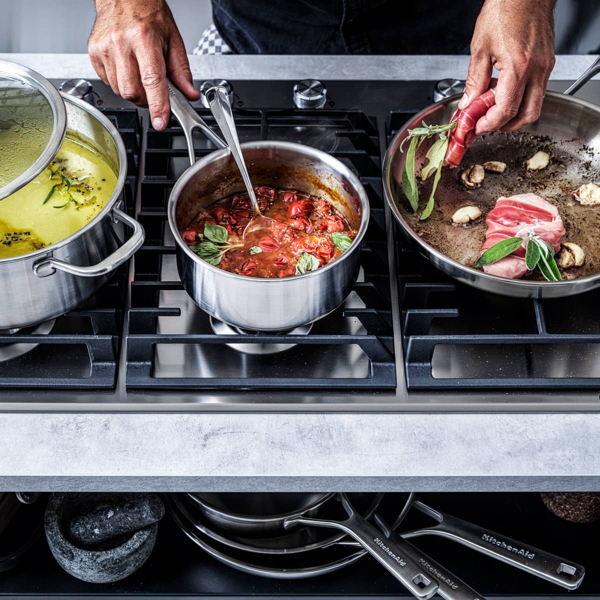 Cookware Collection -kattila, kannellinen, punainen, 2,1 litraa, 18 cm