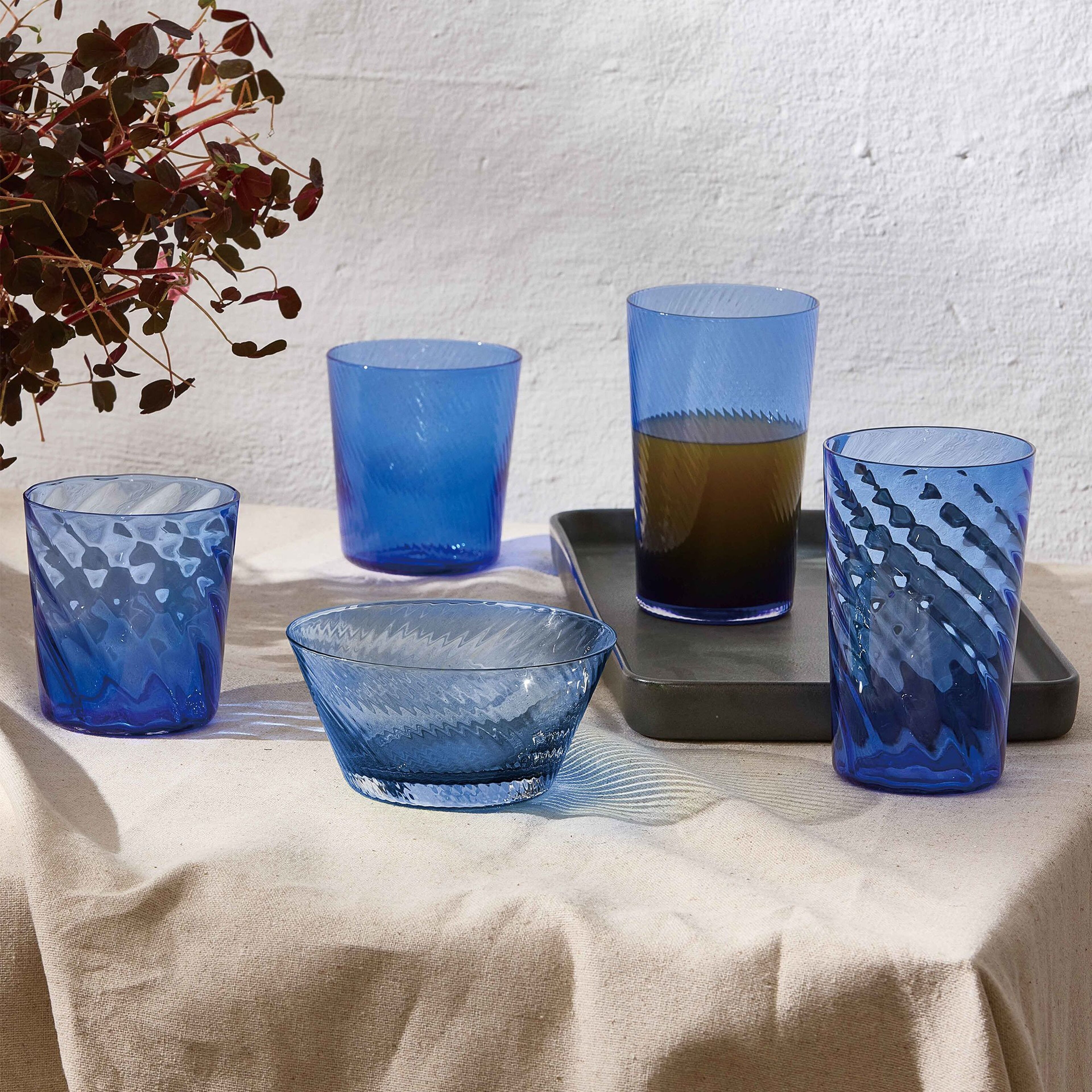 aida-raw-unique-swirl-highballglas-45-cl-moerkblaa-14540-65411-3