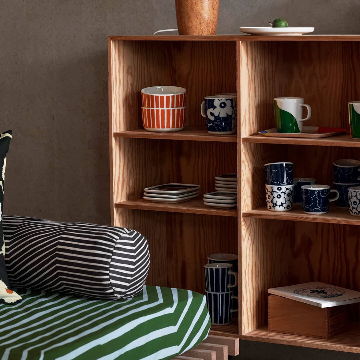 Marimekko Piirto Unikko Kahvikuppi lautasella, 4 kpl