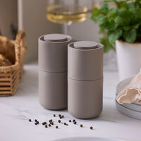 Agnes saltkvarn 14 cm, earth grey