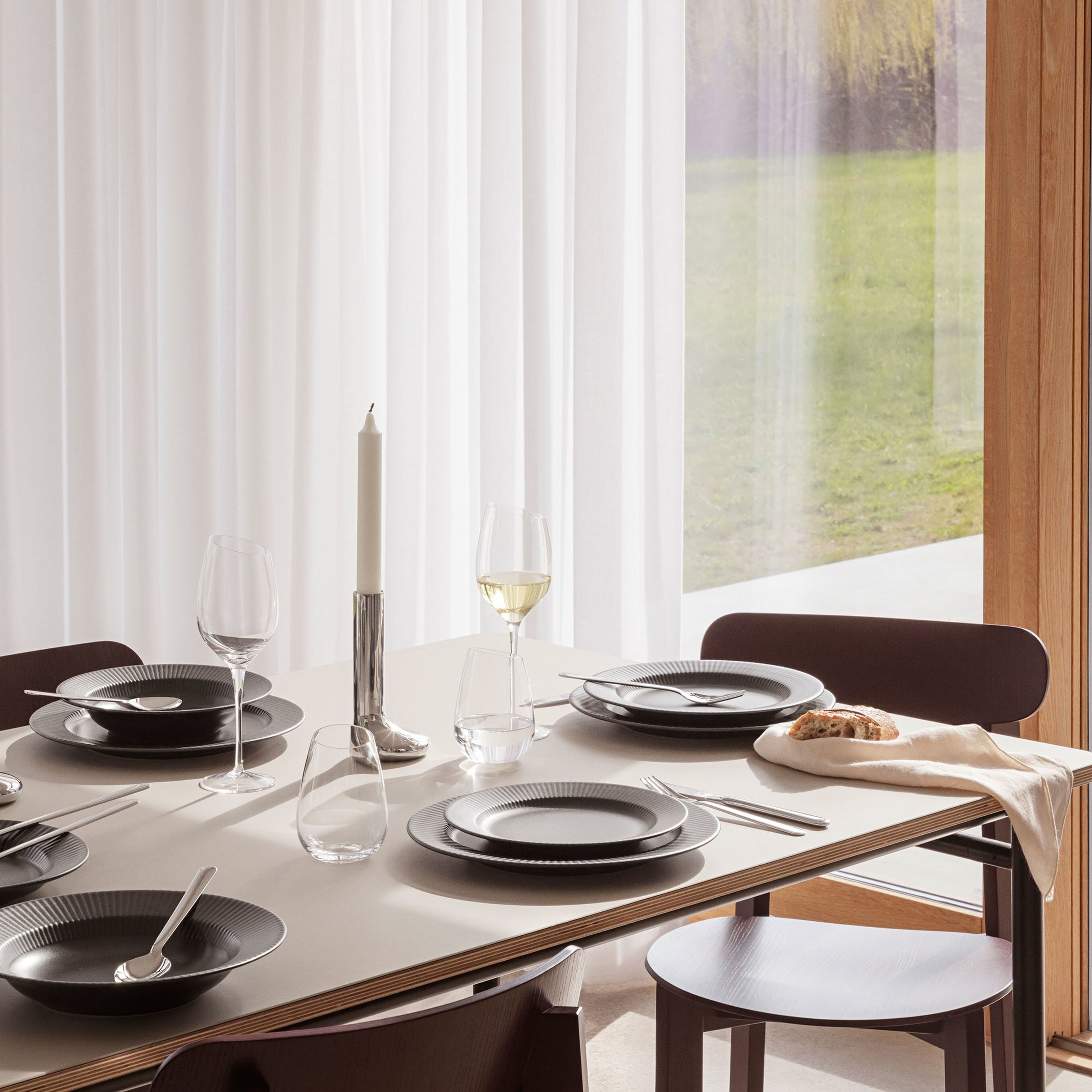 eva-trio-legio-nova-black-middagstallerken-28-cm-787228-64674-6