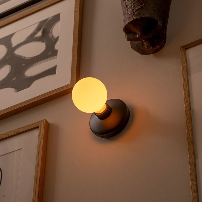 The Humble Bee vegglampe, black