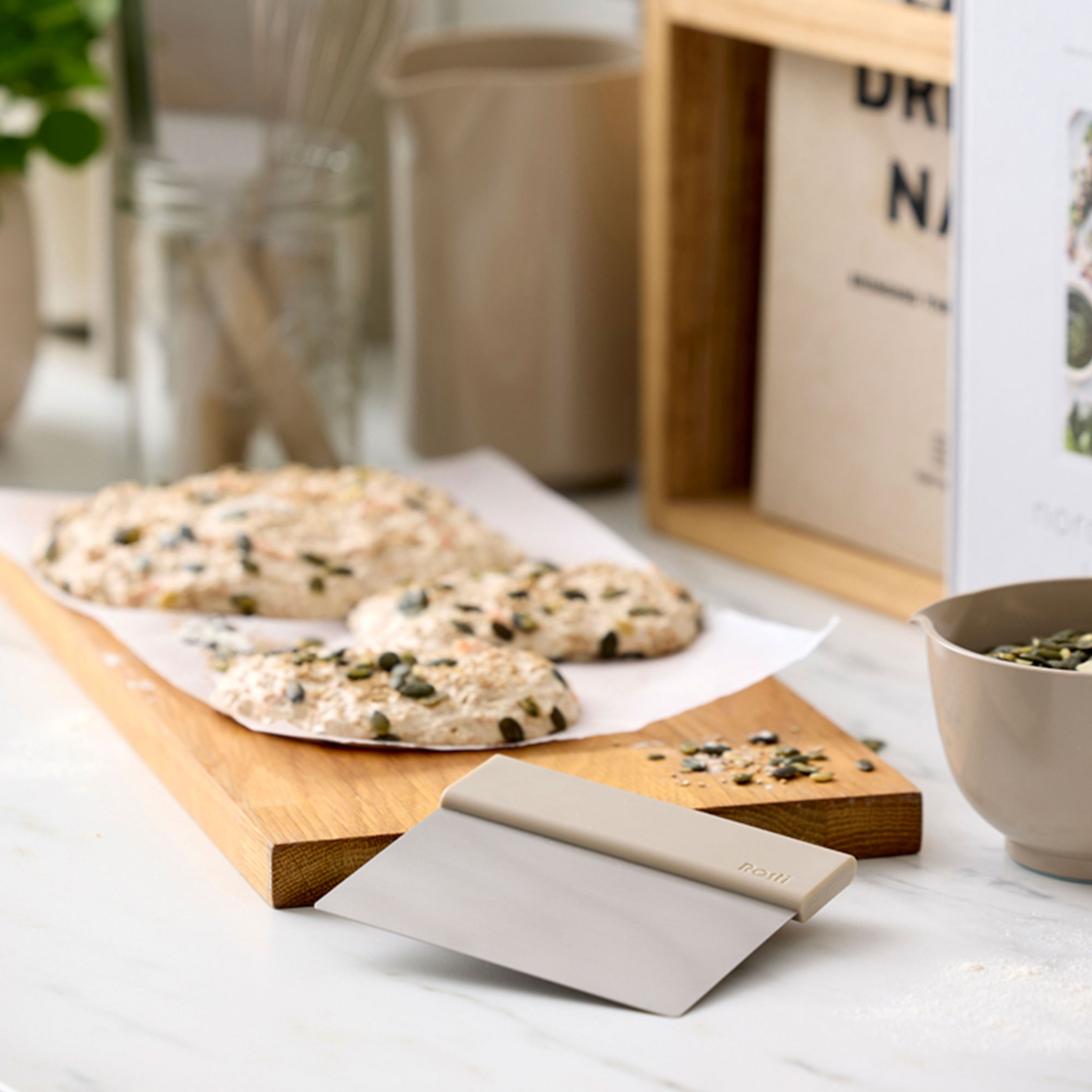 Emma degskrapa stål, hummus