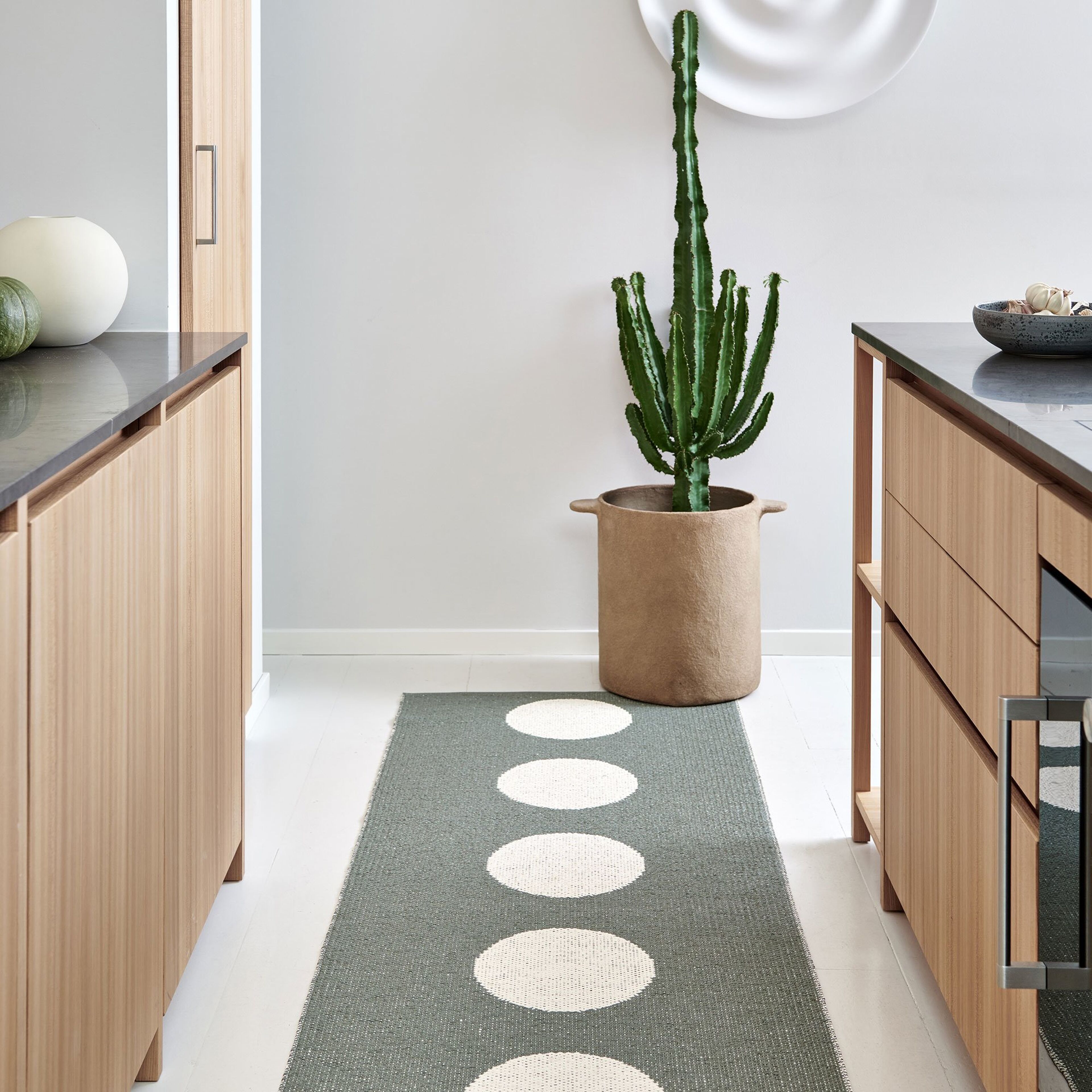 pappelina-gulvtaeppe-vera-army-vanilla-ve1g722-51507-3