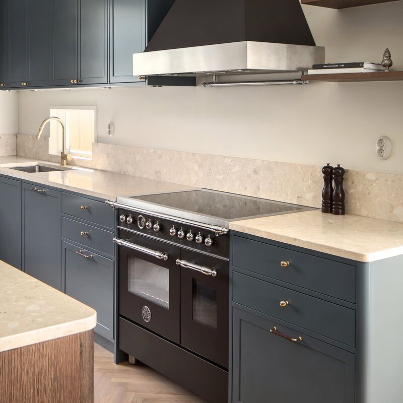 HER95I2ENEC Heritage induksjonskomfyr med dobbeltovn 90 cm 5 soner, mattsvart