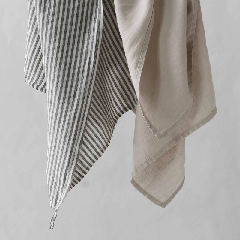 Kökshanduk i linne, grå/vit