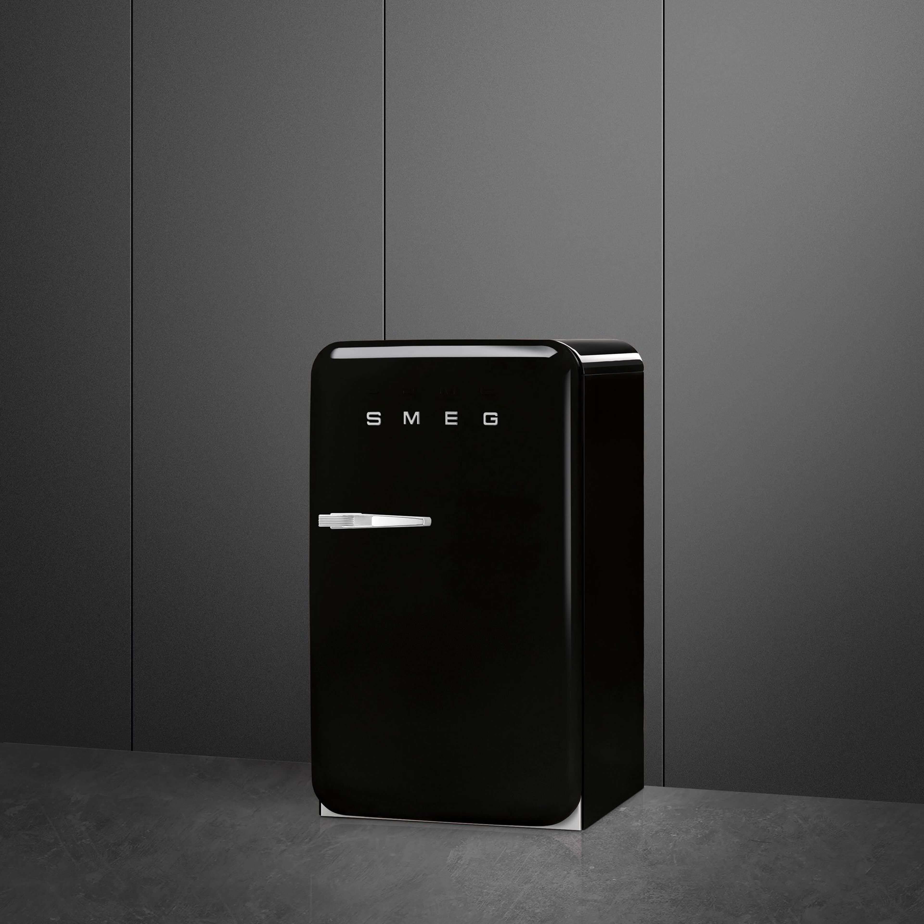 smeg-fab10rbl6-koeleskab-med-fryseboks-sort-fab10rbl6-66372-8