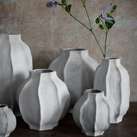 Vas i stengods 22 cm, naturvit