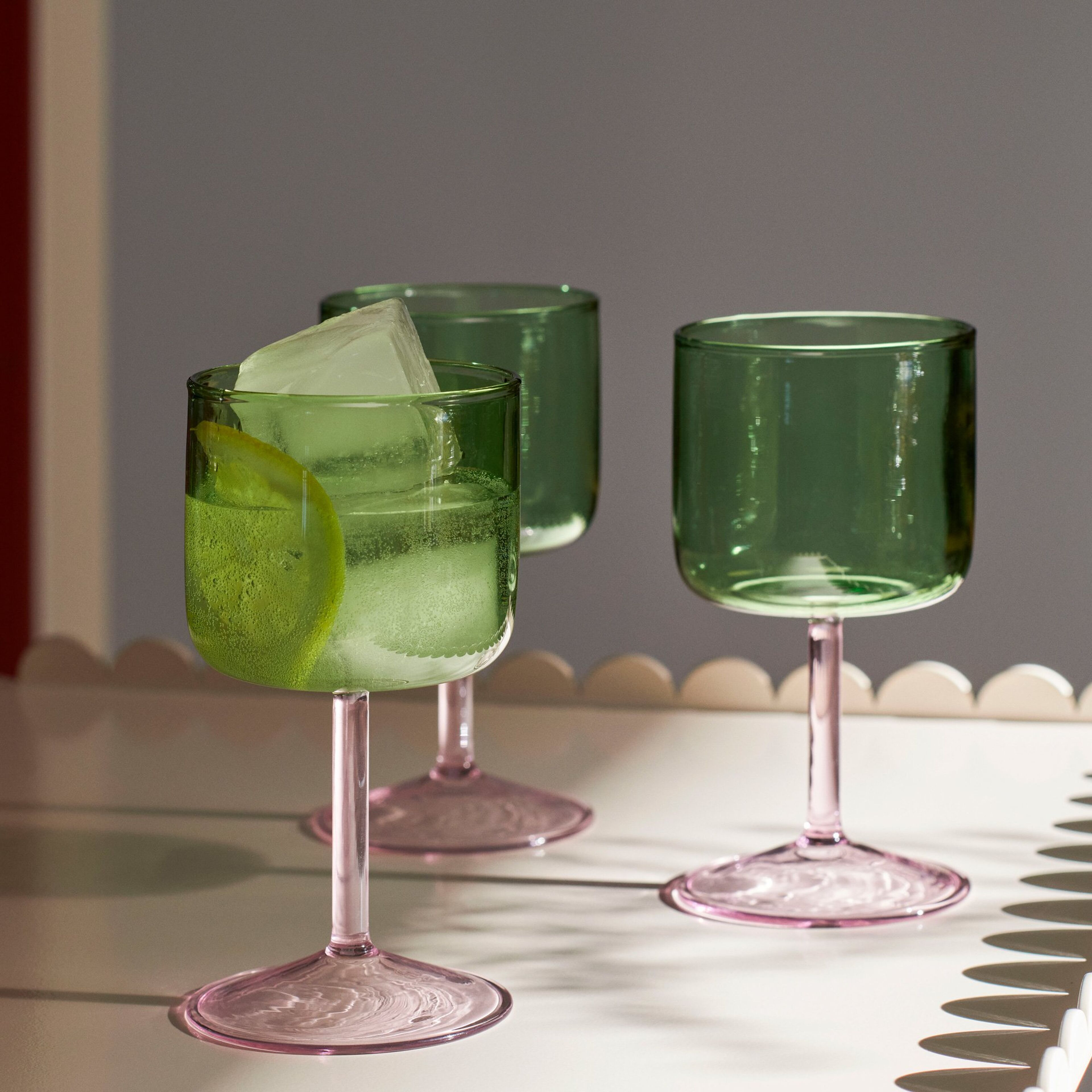 hay-vinglas-2-stk-groen-lyseroed-ab530-a668-al49-58622-3