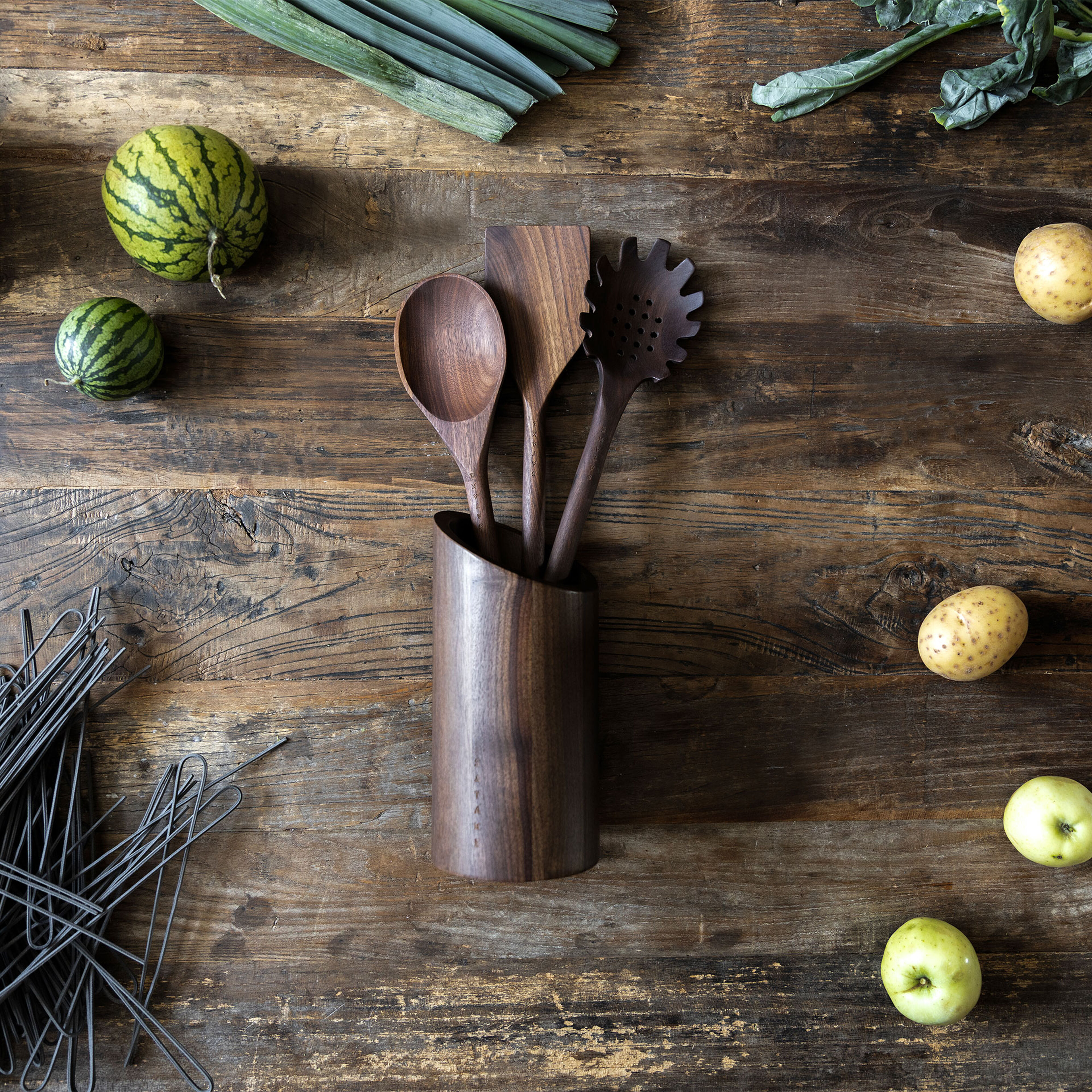 Redskapssett med holder, valnøtt