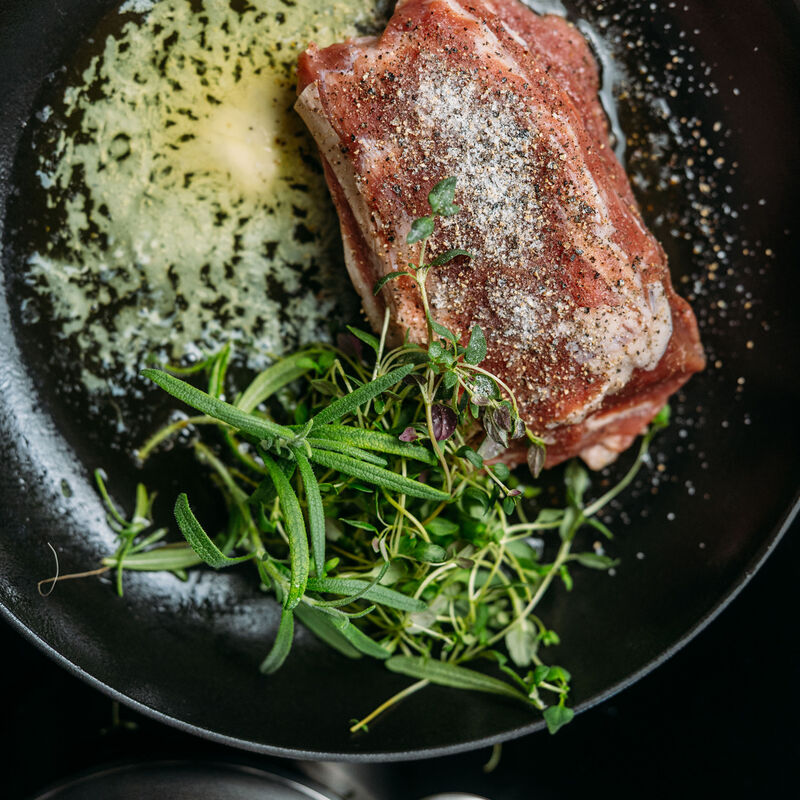 Paistinpannu, jossa on puukahva 26 cm