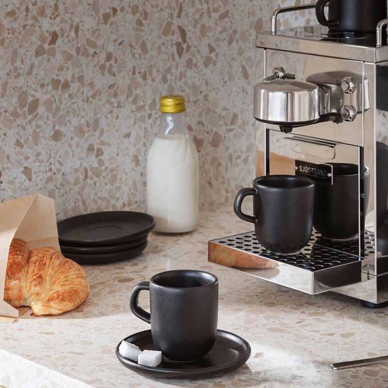 Nordic Kitchen espressokuppi lautasella