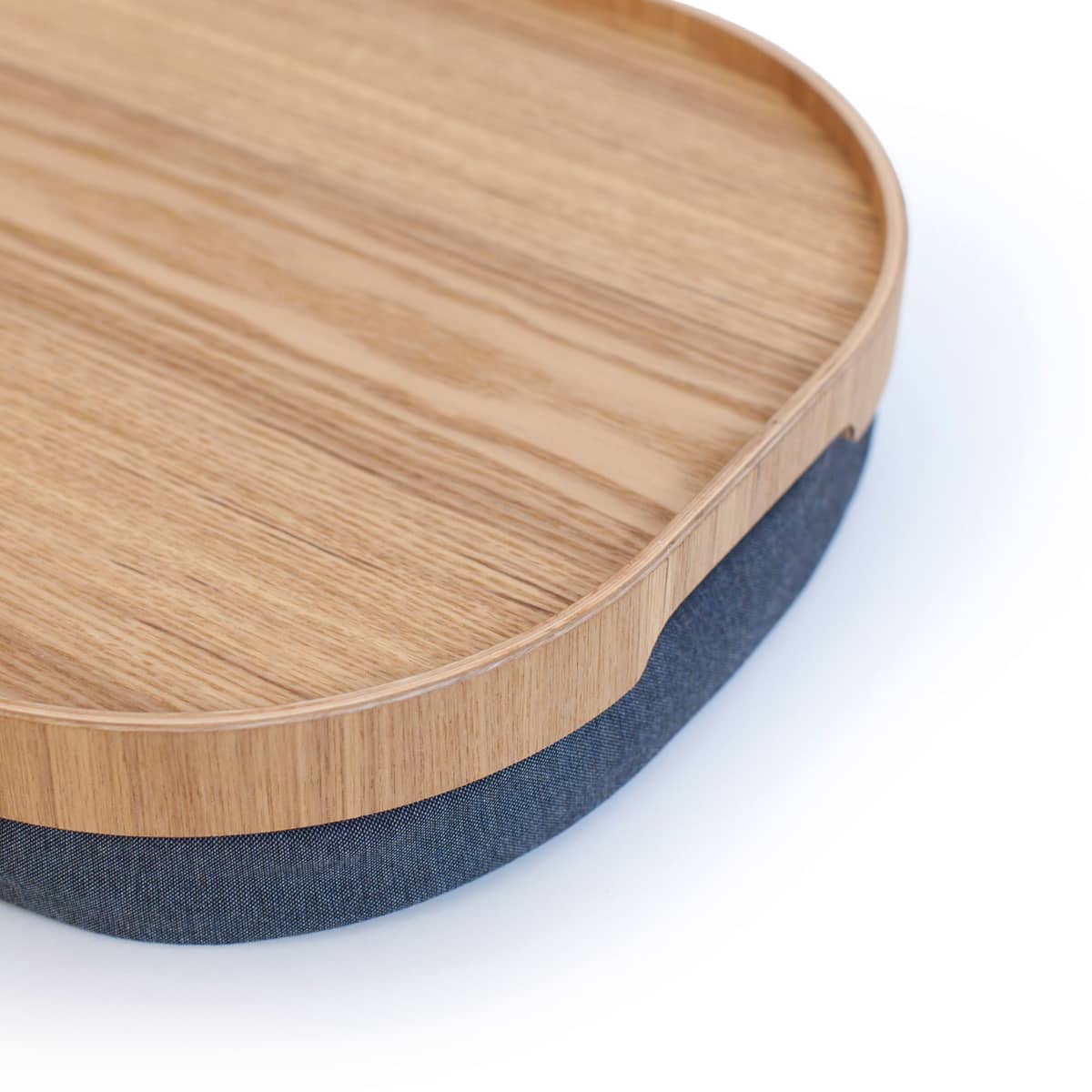 CurveLine Laptray knäbricka med anti-slip, large, pilträ