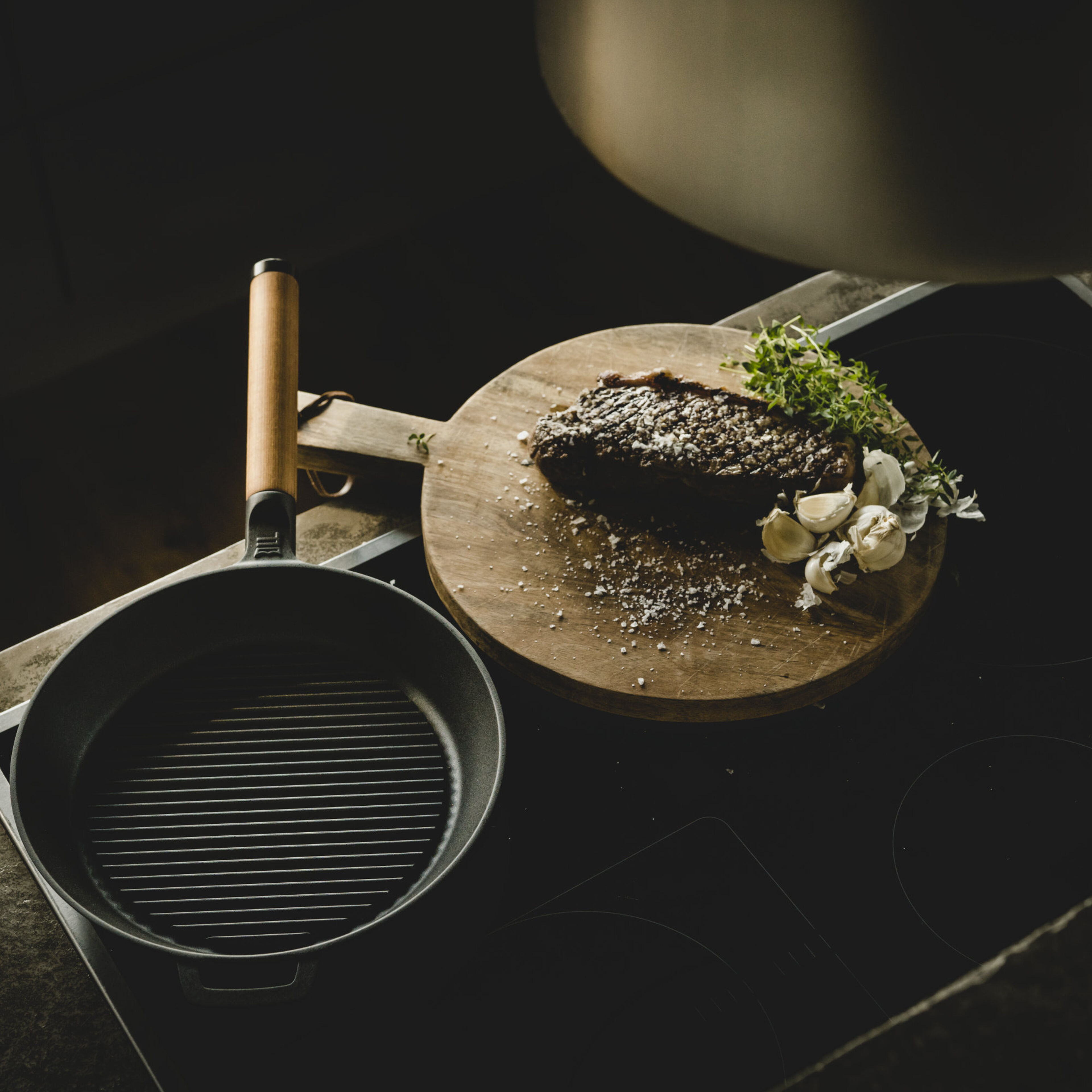 fiskars-norden-grillpande-stoebejern-26-cm-1026570-28390-4