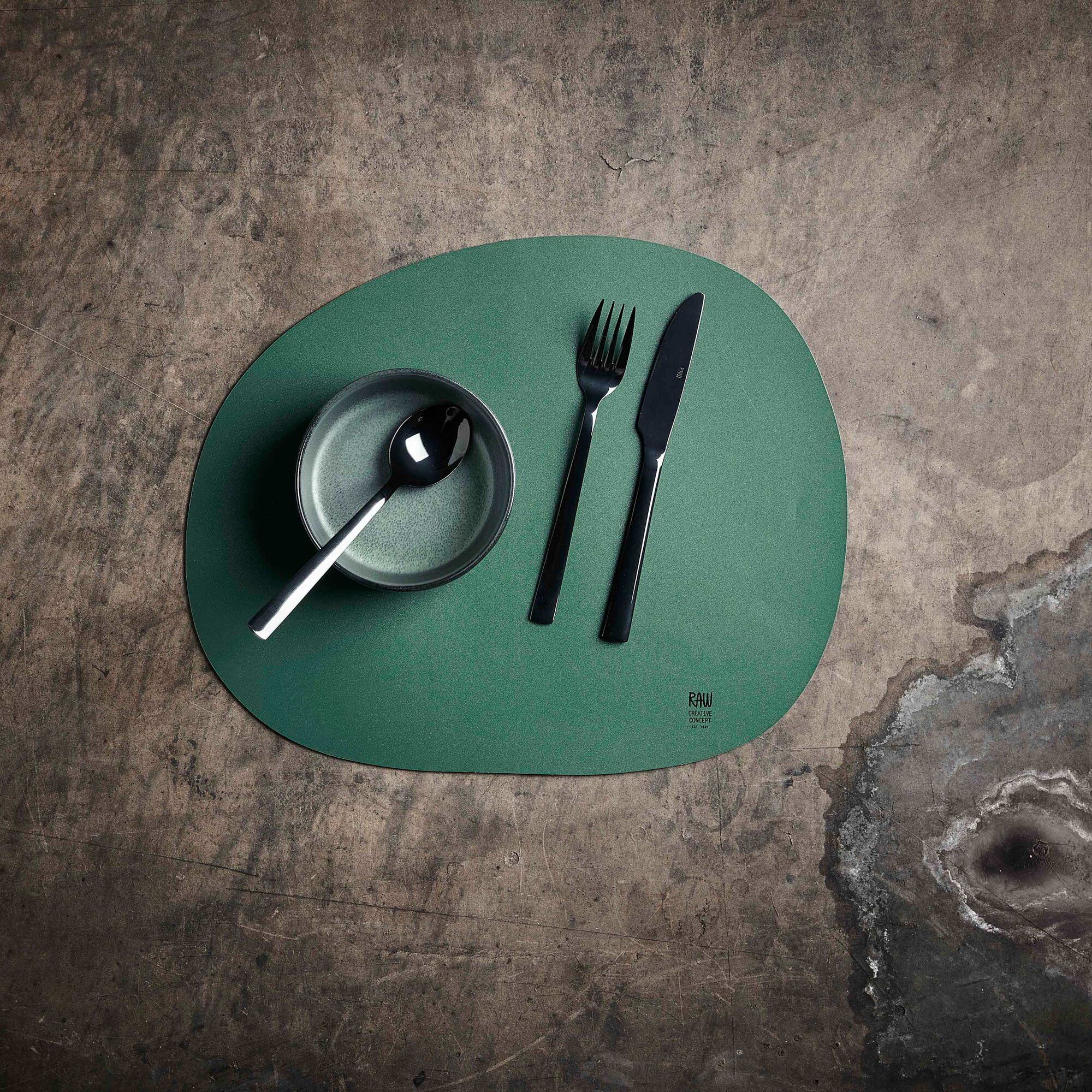 Alternativ bild 1 för Aida RAW bordstablett mörkgrön 41x33,5 cm.