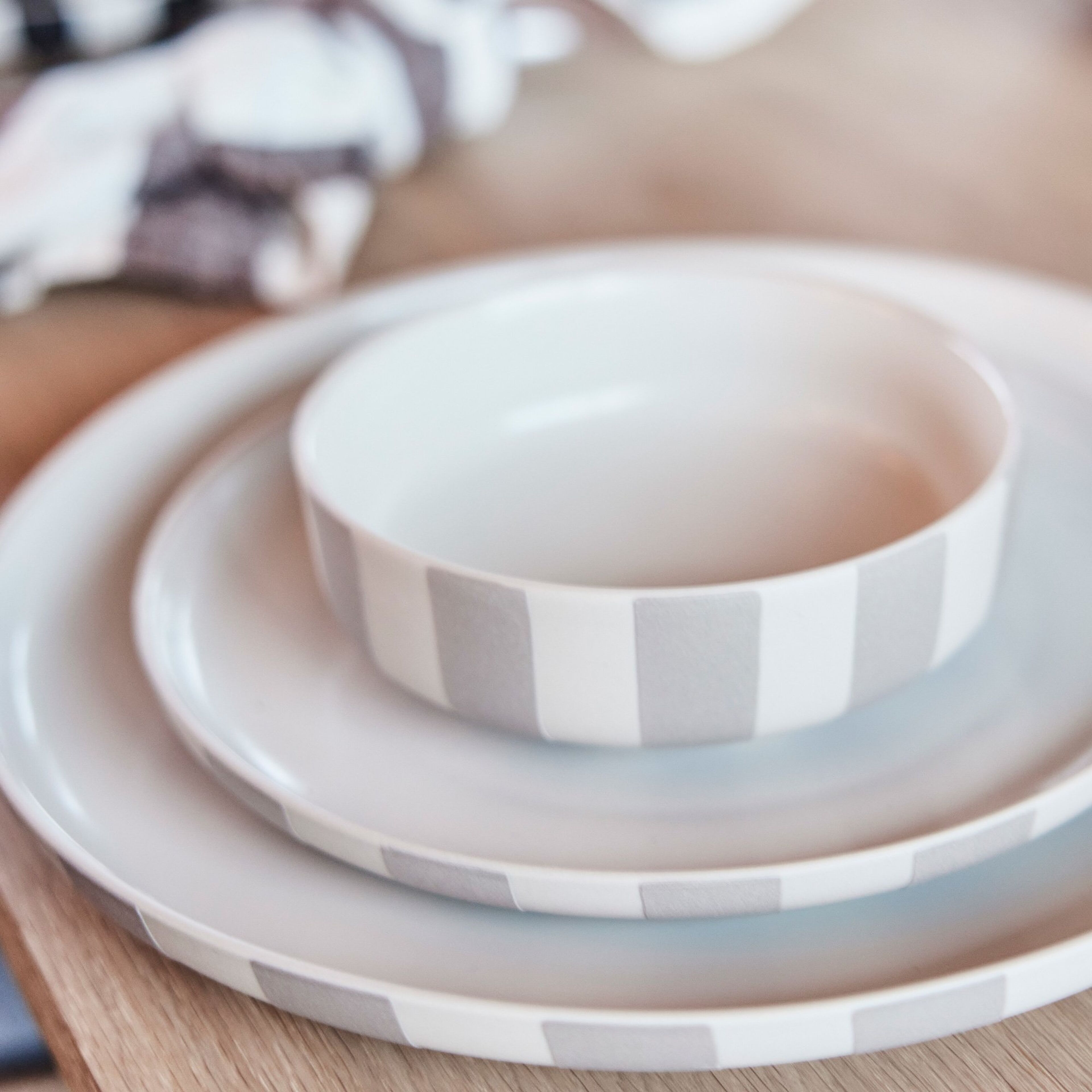 oyoy-toppu-middagstallerken-oe26-5-clay-l301195-60890-2