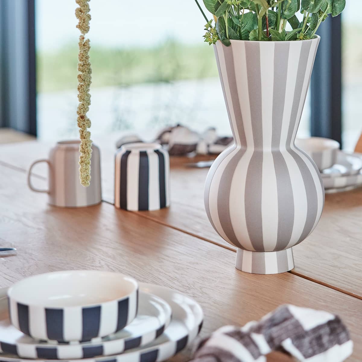 Toppu tallrik 20 cm, vit/svart