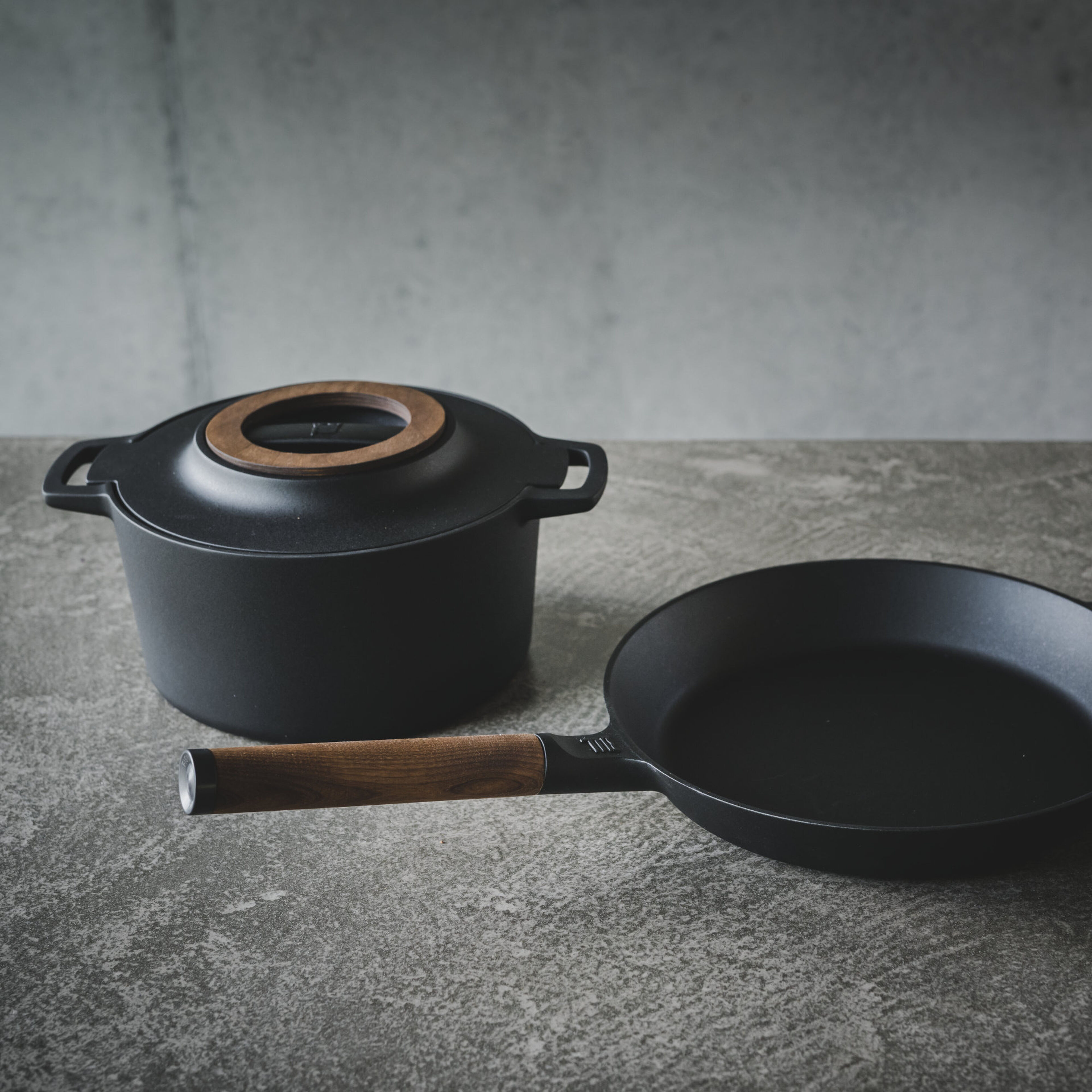 fiskars-norden-stegepande-stoebejern-24-cm-1026568-28388-4