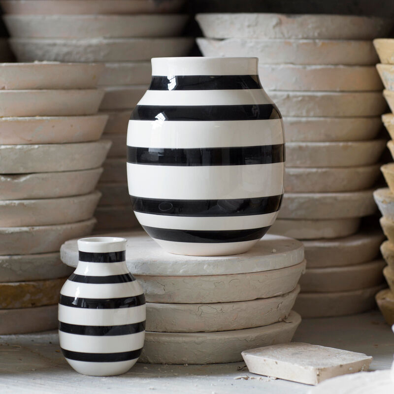 Omaggio vase sort 20 cm. 