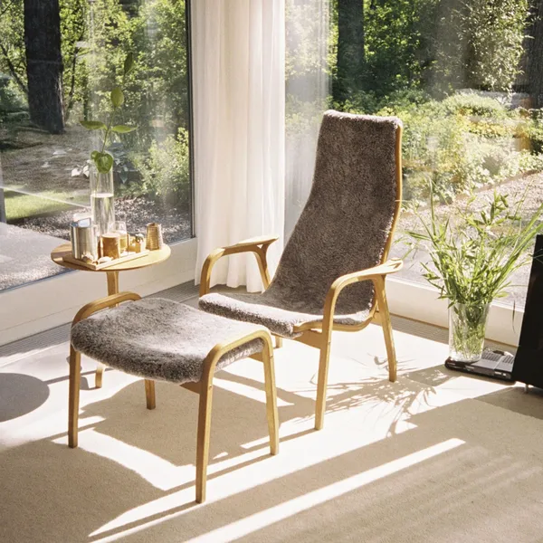 Lamino Footstool Lacquered Beech/Espresso/Sheepskin