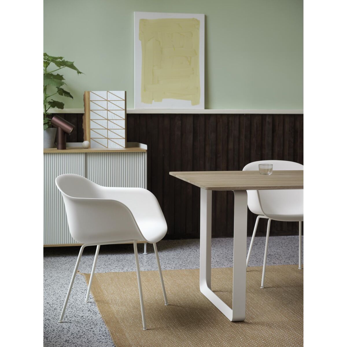 Silla de Comedor de Fibra con Reposabrazos y Base de Tubo Blanco