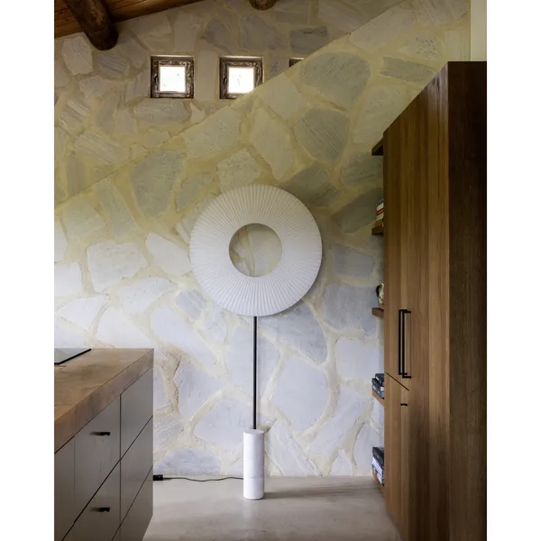 Iris Totem Stehleuchte groß Weiß/Weißer Marmor