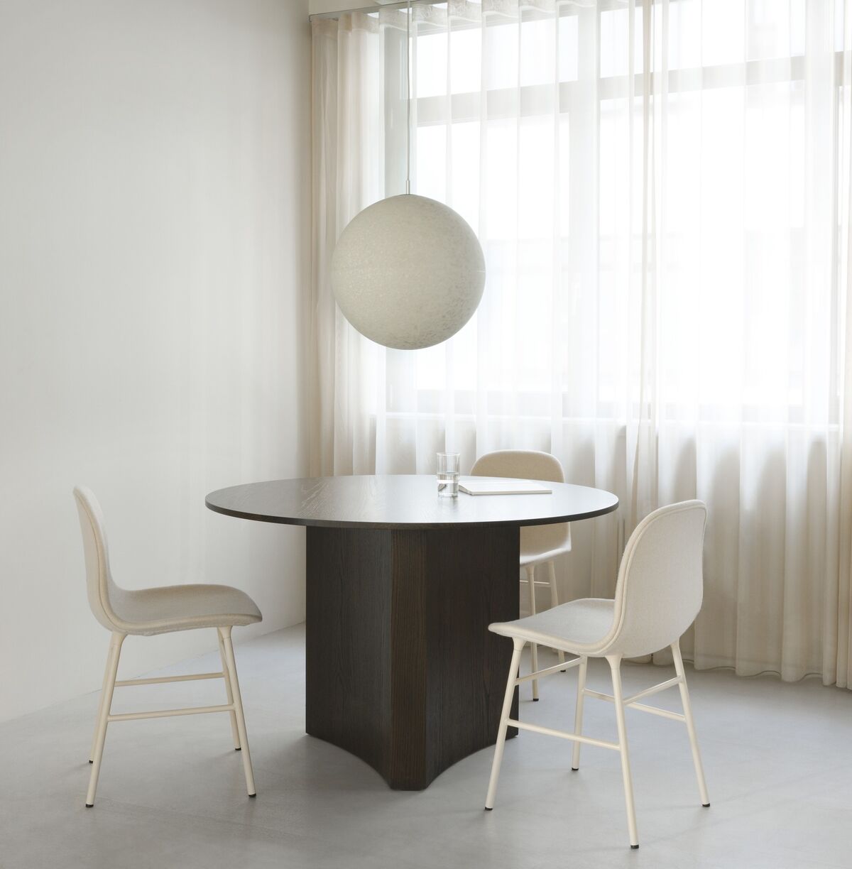 Silla de Comedor Form Negro/ Roble
