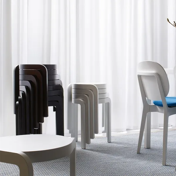 Spin Hocker Schwarzlackierte Esche