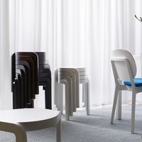 Spin Hocker Schwarzlackierte Esche