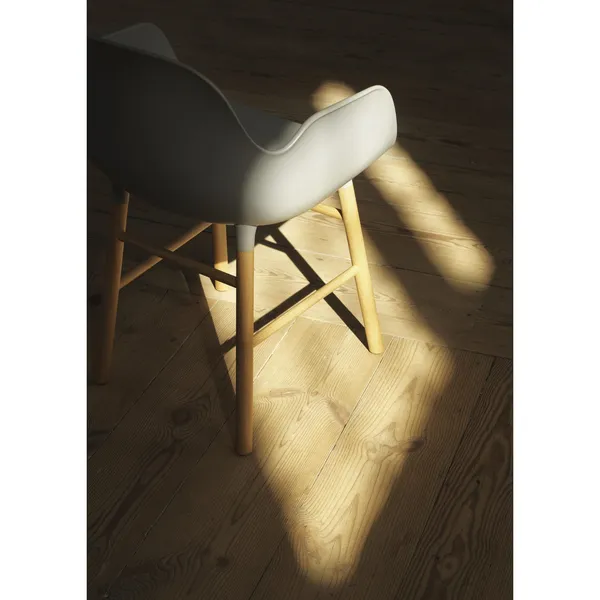 Silla de Comedor con Reposabrazos Form en Negro y Roble