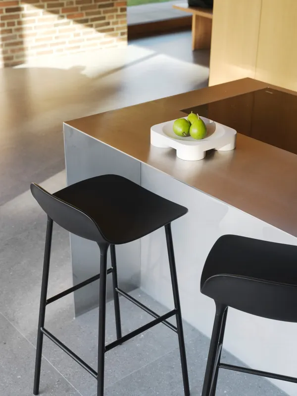 Form Bar Stool H65 cm White/ Oak