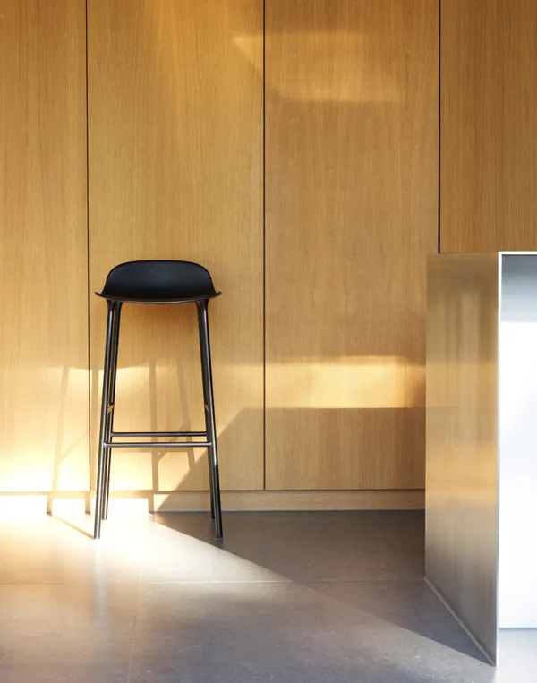Form Bar Stool H75 cm Black/ Black Steel