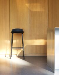 Form Bar Stool H75 cm Black/ Black Steel