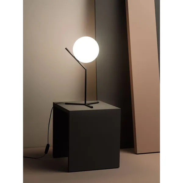 IC T1 Hoch Tischleuchte Messing